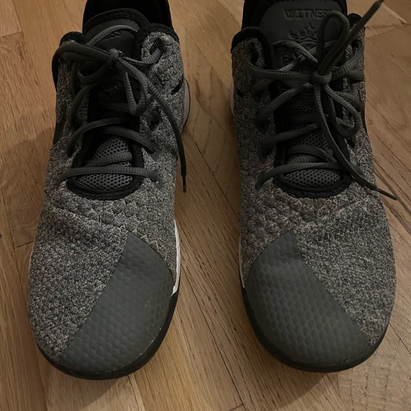 LeBron Witness 3 Nike Air Sneakers - Picture 12 of 12